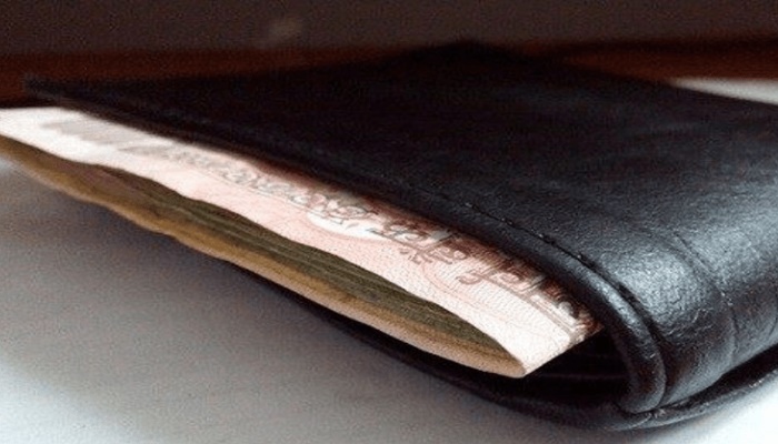 Online outrage over boss threatening to take away employee’s bonus