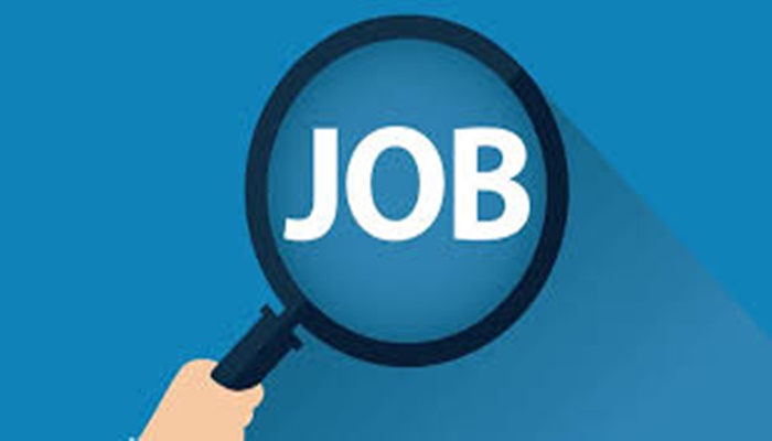UK firms hold off on hiring as job vacancies fall