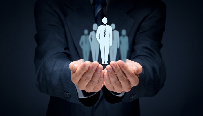 How To Survive Working For A Controlling Leader