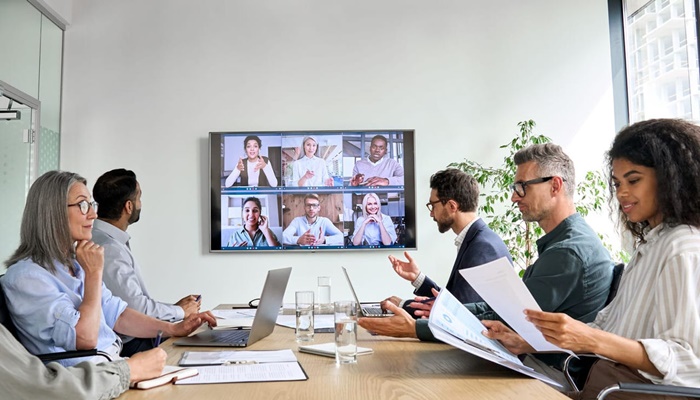 AI’s Influence on Remote Work Culture: Boosting Engagement & Well-being in the Hybrid Era 