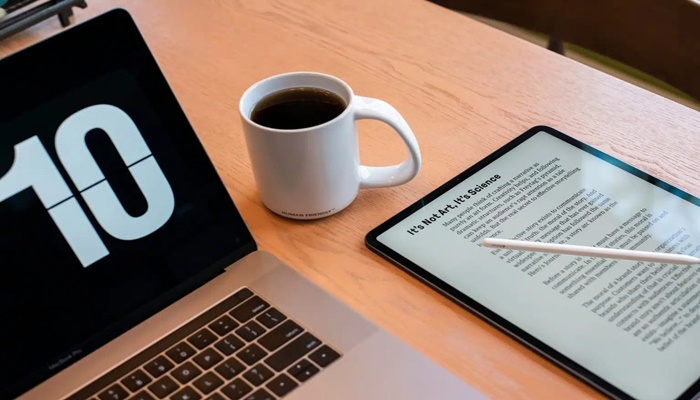 Can You Build a Resume on Your iPhone, iPad, or Mac in 2025?