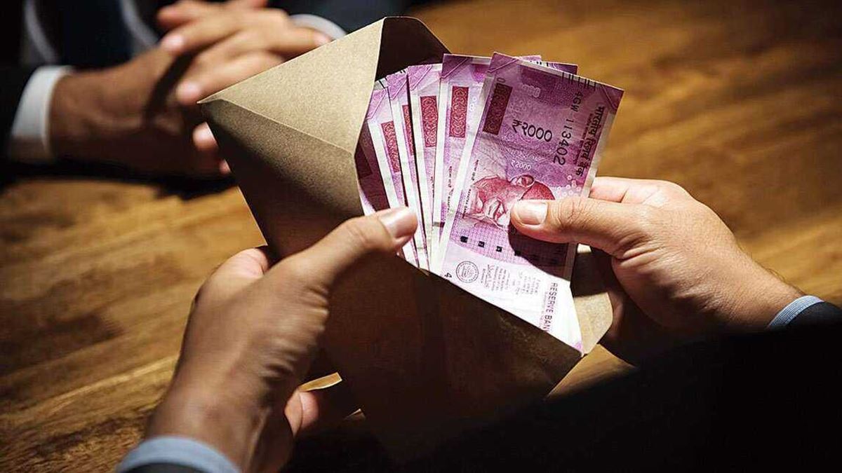 ₹75 LPA vs ₹14 LPA: Techie wife with 5x salary wonders if she has to pay alimony to govt employee husband