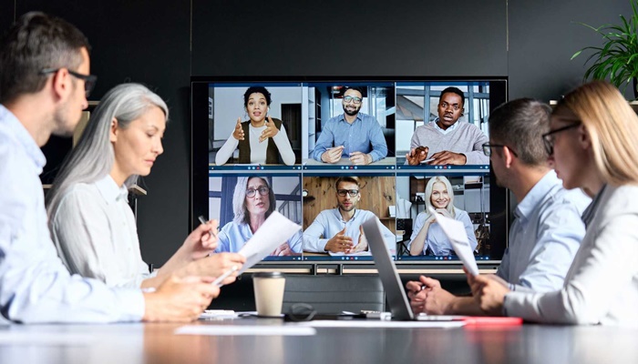 How to lead hybrid teams of employees and independent consultants