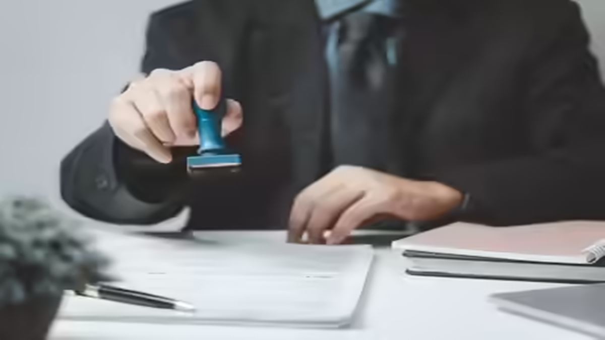 Already in UAE on a visit visa? Here’s how you can start working legally in 2025