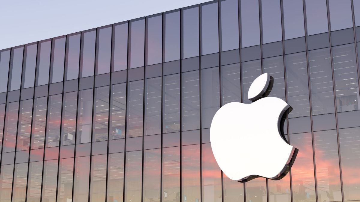 How much does Apple pay its employees in AI, software and other roles?