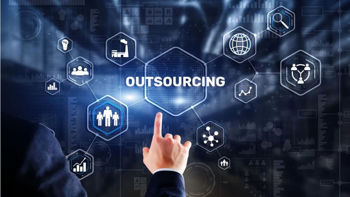 Is Trump considering blocking IT outsourcing to India? Aide says, 'Make call centers American again!'