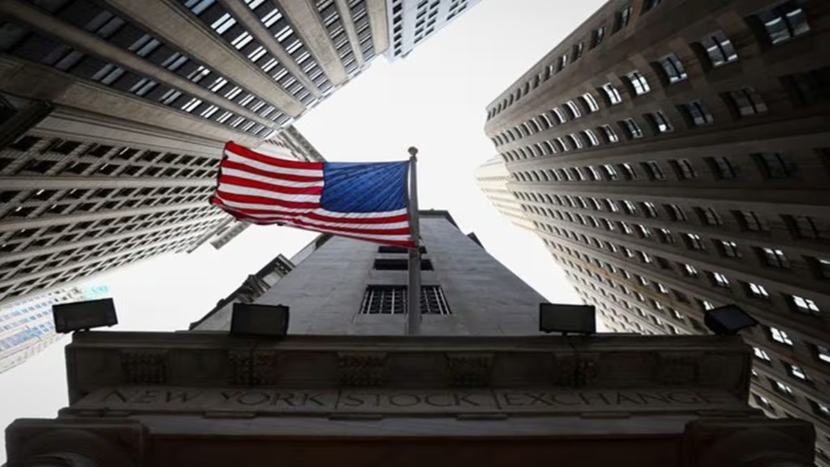 US economy loses 32,000 private jobs in September