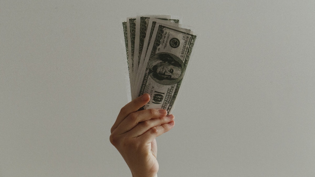 Worker accidentally paid 330x salary, and the most surprising thing - he gets to keep every penny