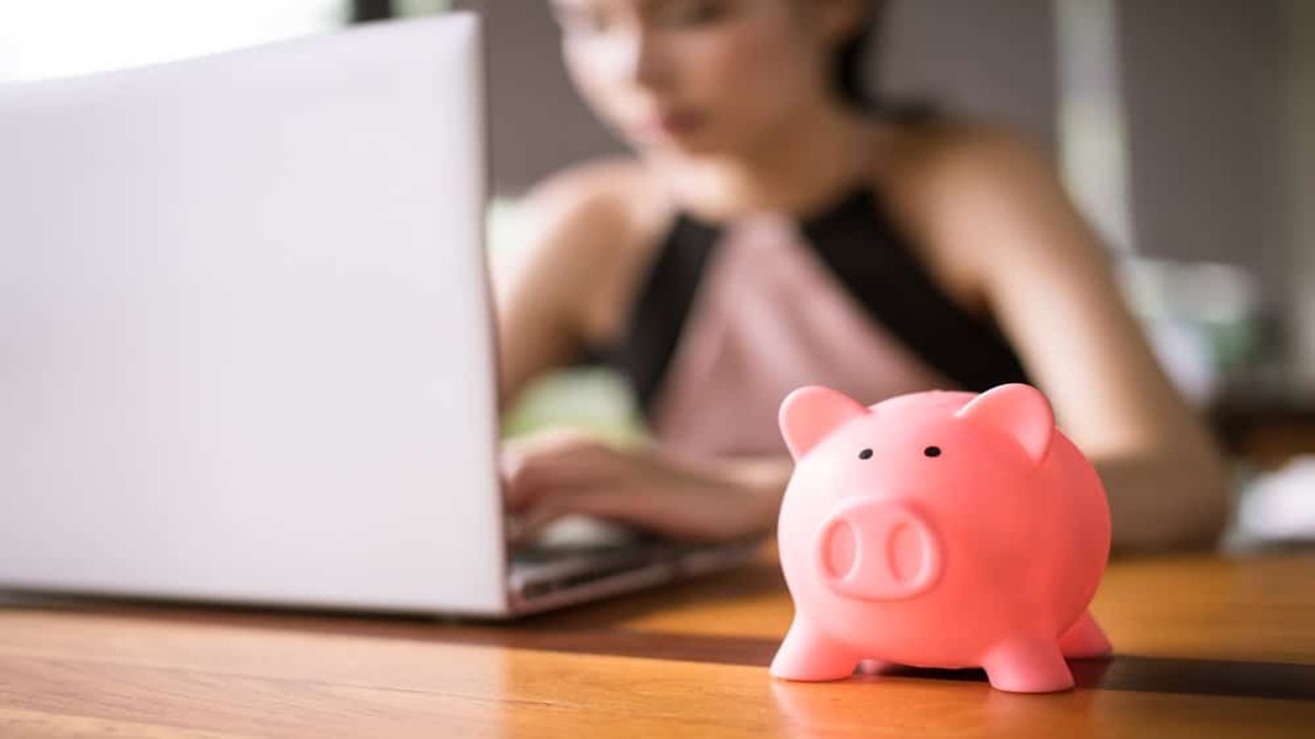“Why is it so normal for Indian uncles to ask about salary” : Reddit user regrets sharing 60 LPA income under family pressure