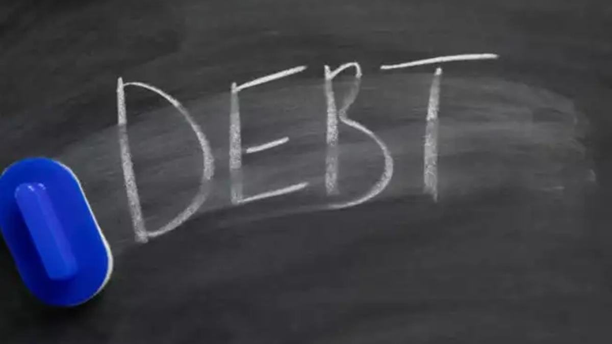 Bengaluru employee, earning Rs 30,000 per month, finds a reason to flex on social media. Netizens cheer him