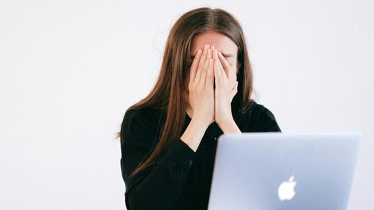 Trapped by EMIs, woman earning ₹12 LPA works 12-hour days, cries every night