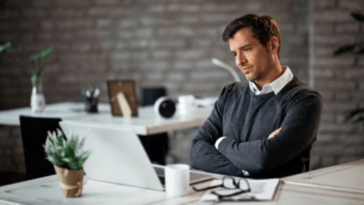 Remote employee explodes after apartment becomes company storage unit, says ‘small living room looked like a thrift store’