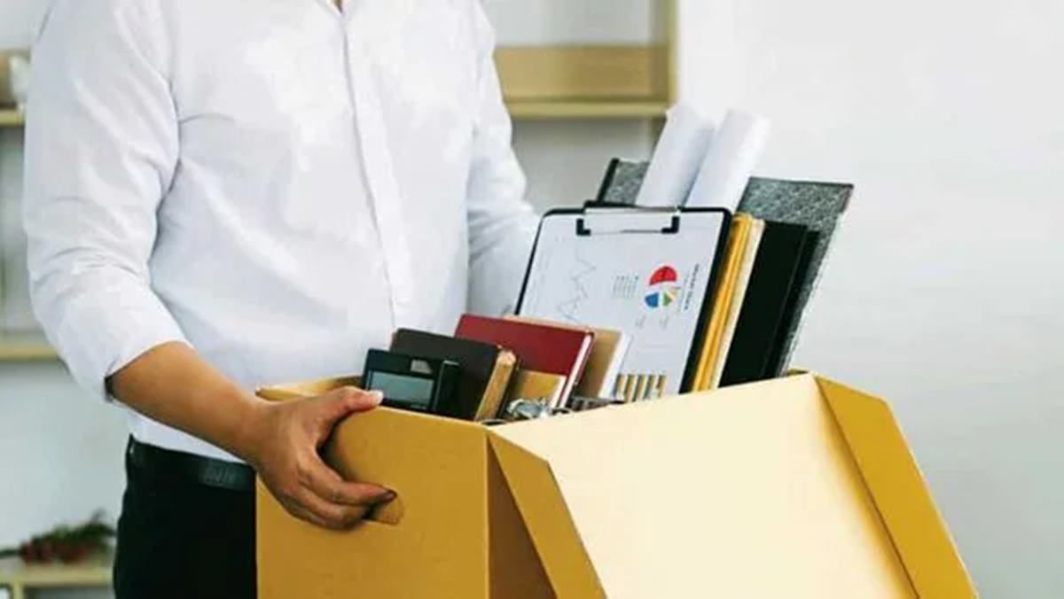 The job market may be sinking. Why you should beware of buyouts.