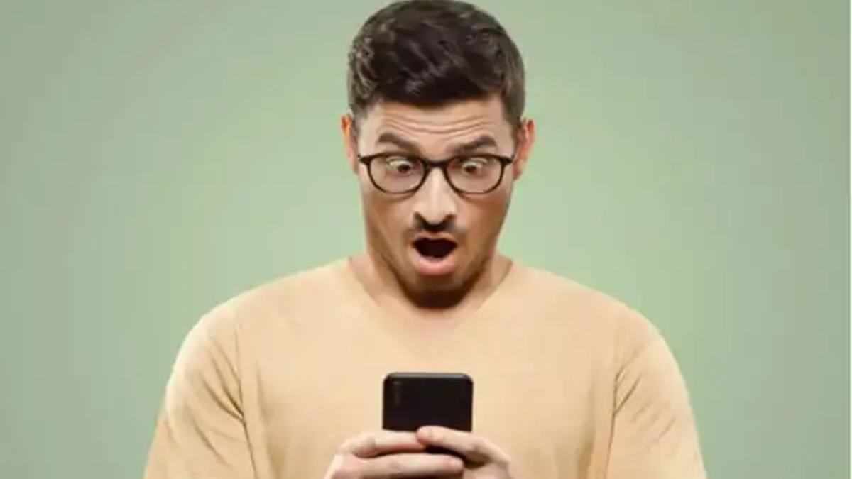 'Please try..': Manager's plea to sick employee goes viral. Netizens react: 'Say it's an emergency'