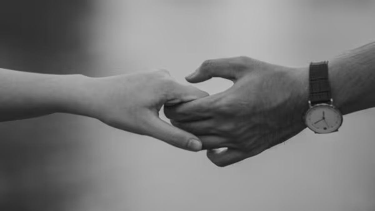 Manager shares company’s new zero-tolerance policy on workplace relationships: 'Instant termination'