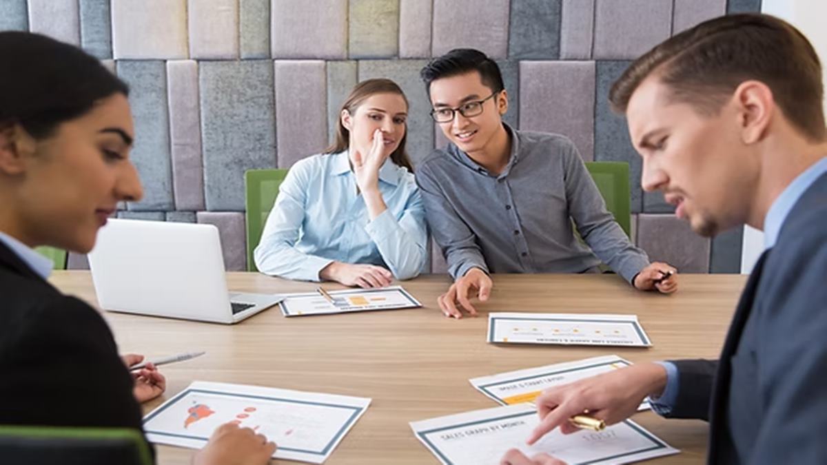 The 'Chamcha' Phenomenon: How Blind Loyalty is Killing Meritocracy (And Why You Should Fight Back)