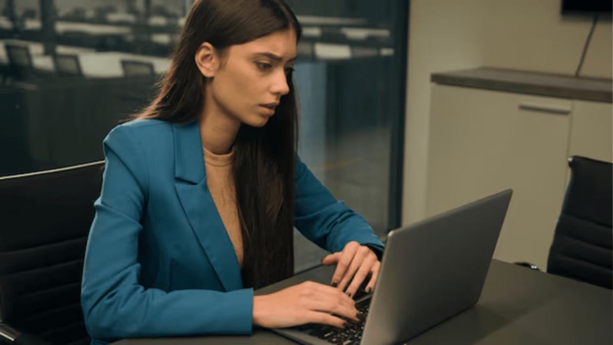 ‘I’m done’: Employee shares struggle with 14-hour days, says ‘my lead expects me to reply at 2:45 am’