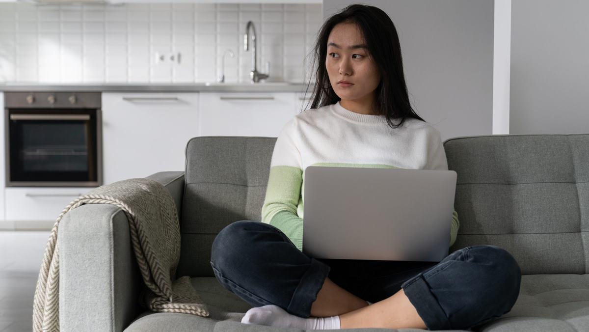 S’porean working in stable 8-to-5 job in Korea asks if it’s worth it to go home