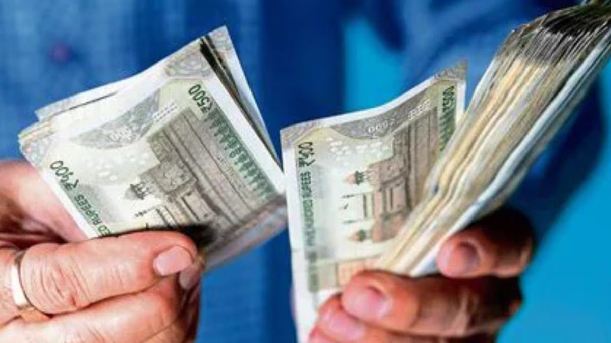 Reddit flooded with financial advice after 24-year-old asks about Rs 90,000 salary