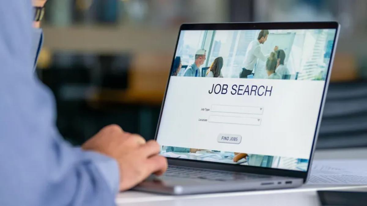 Should more be done to tackle 'ghost jobs', vacancies that don't exist?