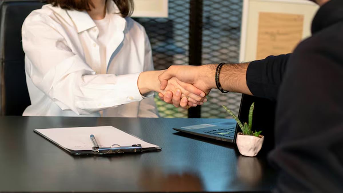 "My HR Caught Me Cheating On Her": Employee Shares Bizarre First Day At Work