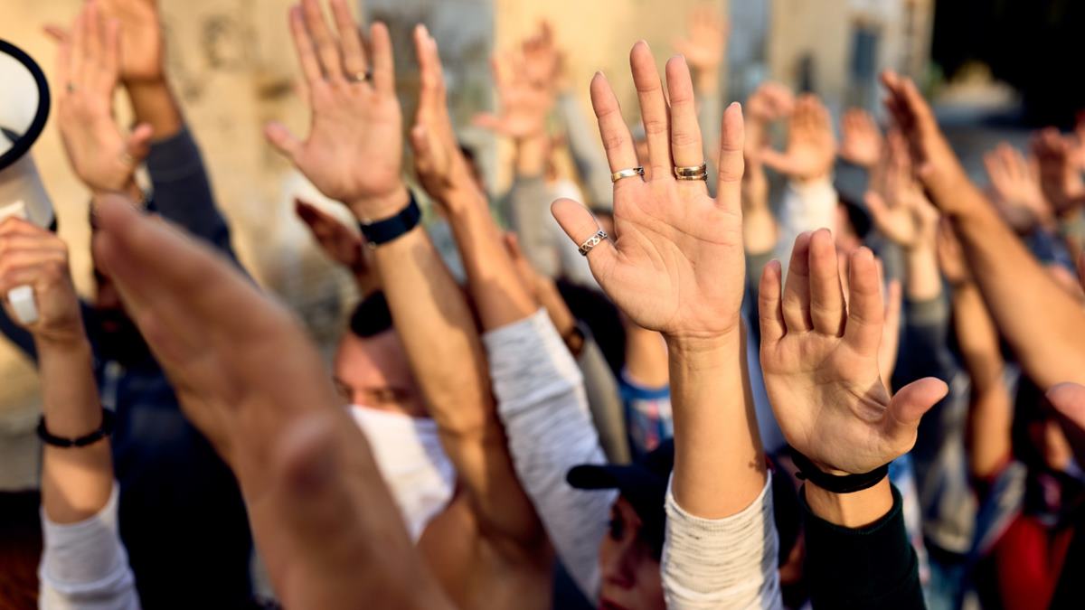 Bank employees stage protest over delay in implementing five-day work week