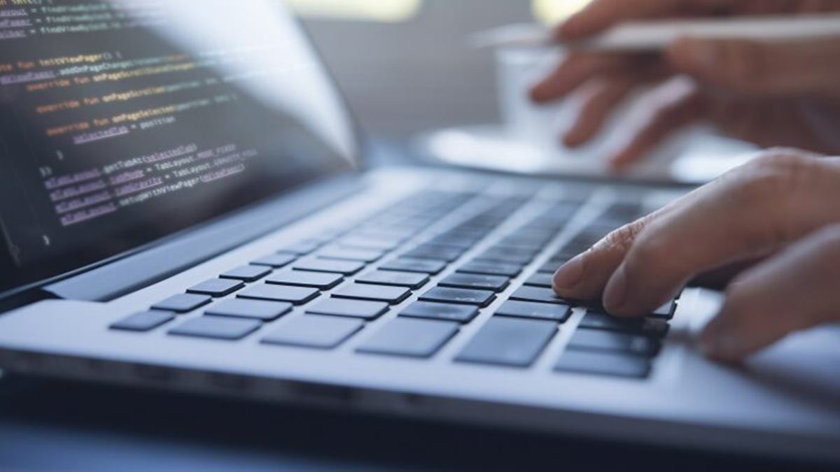 Online job applications decline for first time in over a decade. Plus, industry news