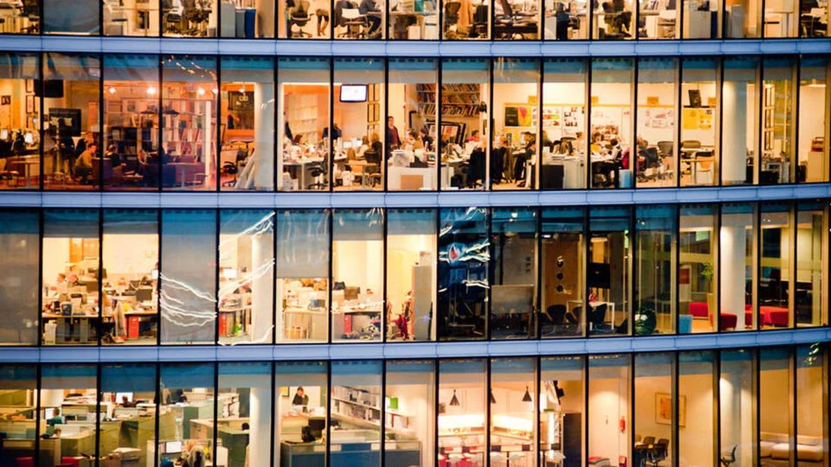 UK unemployment holds at near 5-year high as jobs market cools