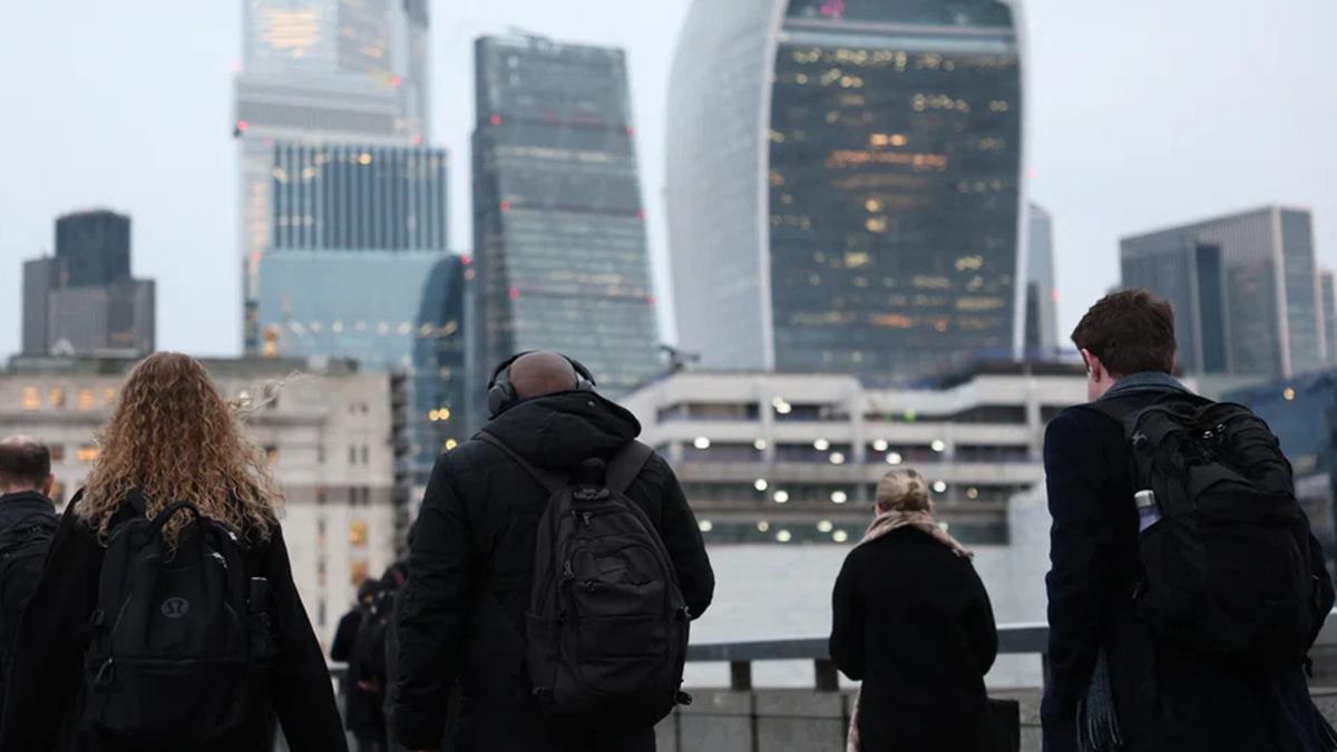 UK recruiters face dire year with tough job market, AI threat