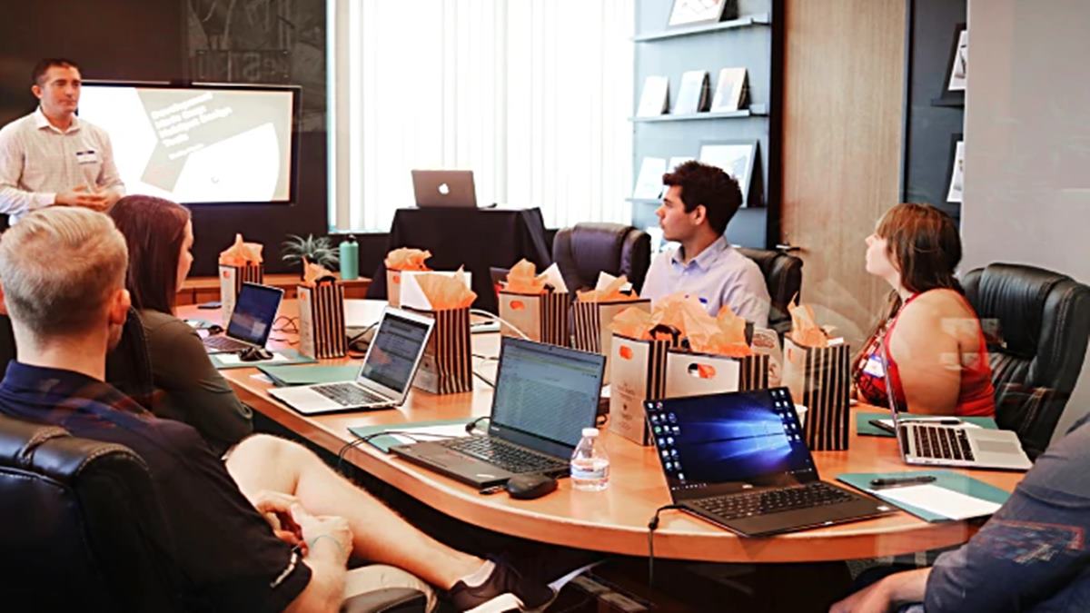 HOW HR SOFTWARE CHOICES RESHAPE THE EMPLOYEE EXPERIENCE AT WORK