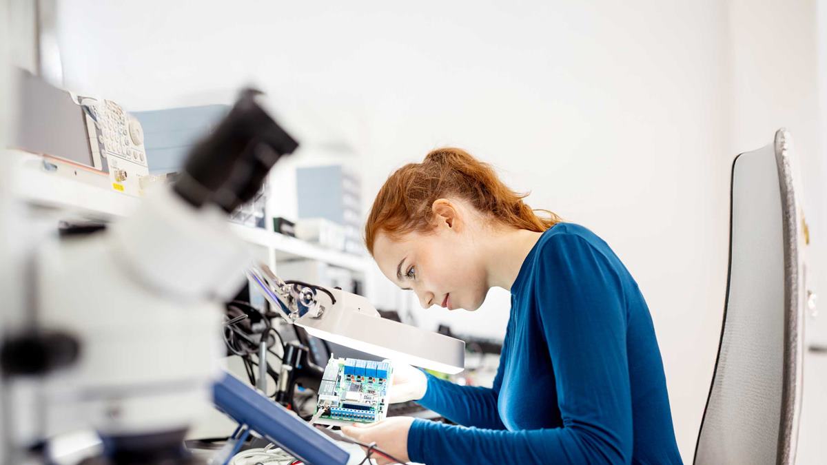 Young workers’ employment drops in occupations with high AI exposure