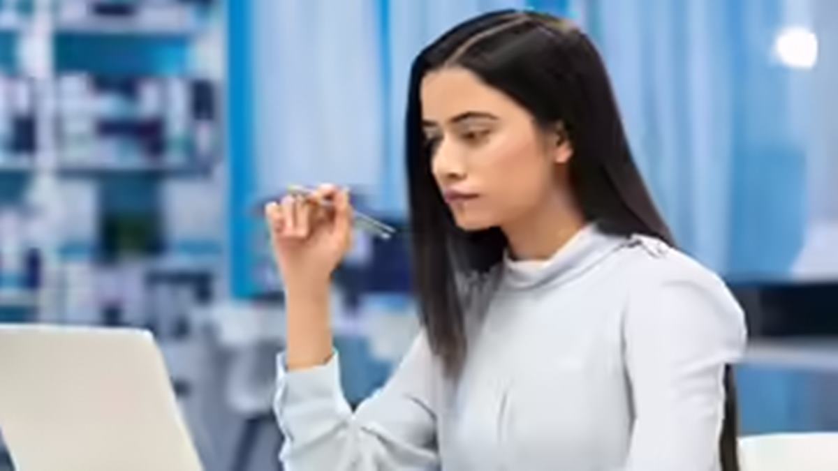 Company promotes 25-year-old employee over veteran, then asks her to train, she refuses - ageism row erupts