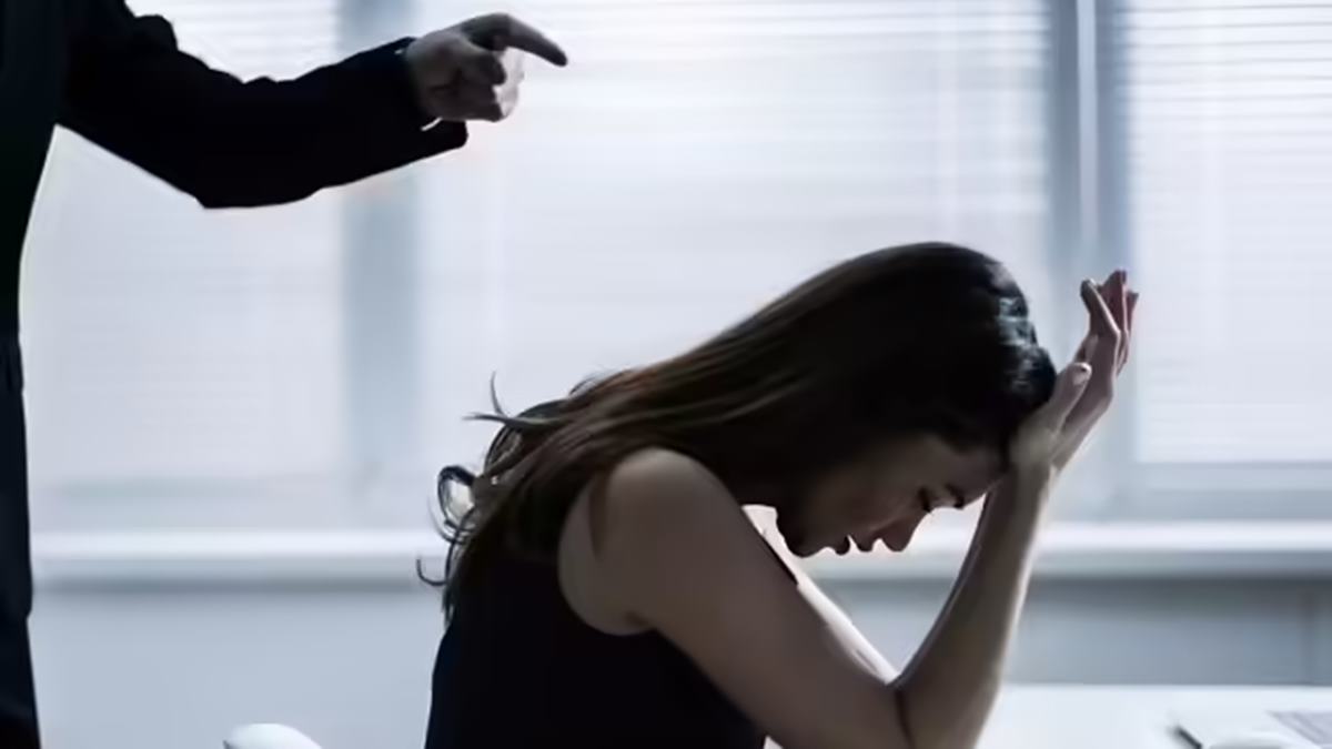 From hero to sudden villain, after resignation. Employee complains of emotional manipulation during notice period