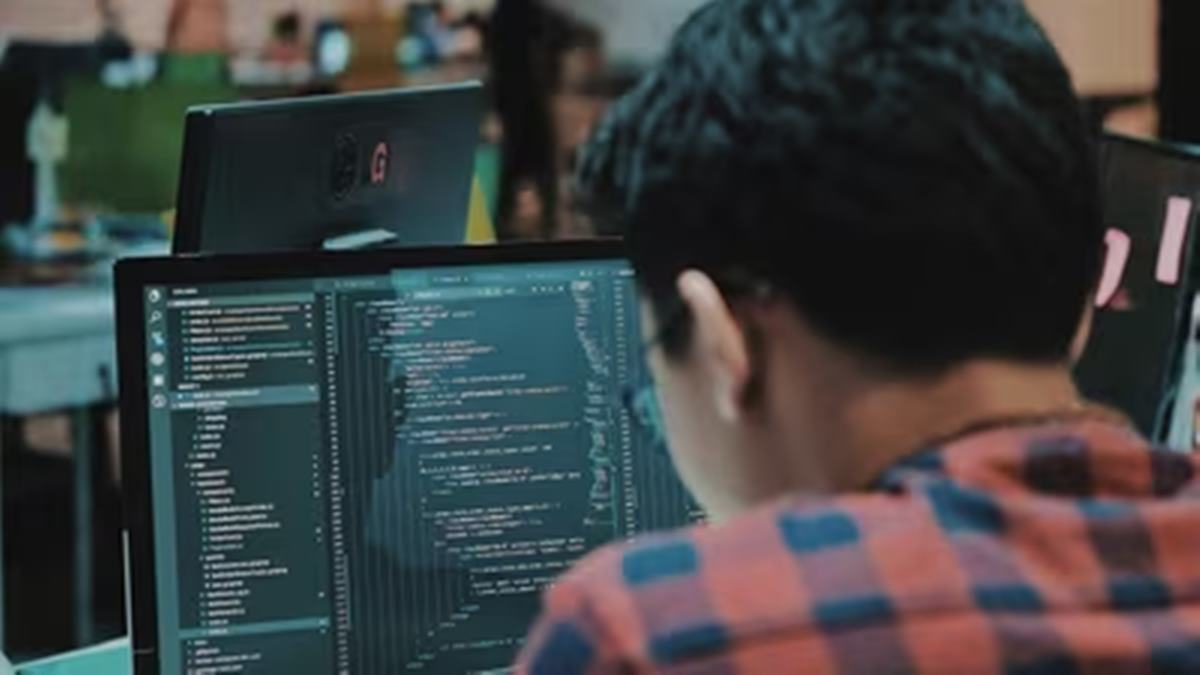 Indian techie with 1.5 YOE receives ‘100% salary hike’ without asking, gets ‘slightly worried’