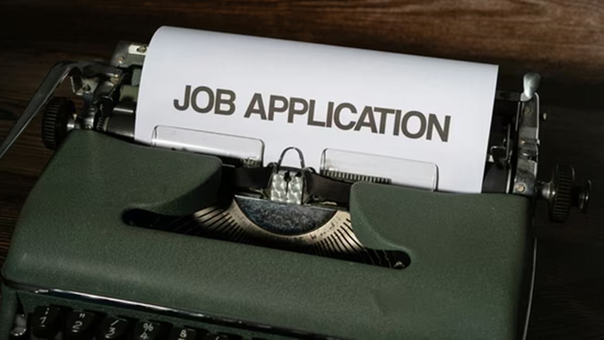 American studying engineering in Bengaluru seeks advice on how to find jobs abroad