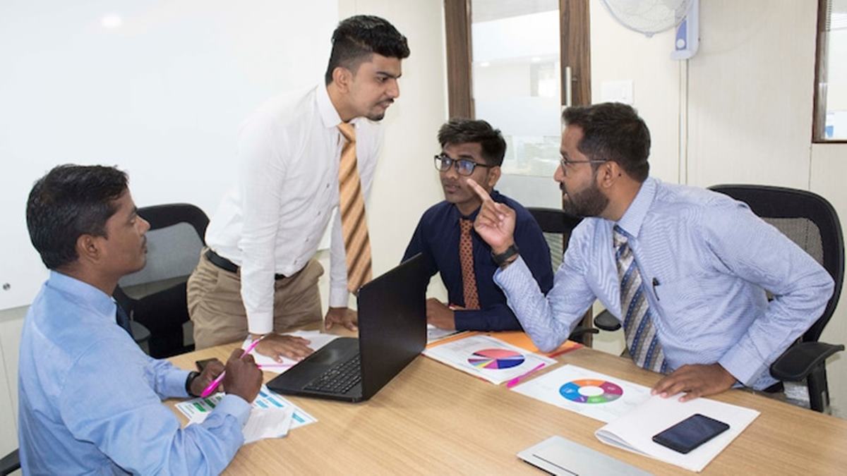 Employee's upfront reply refusing weekend work prompts boss to escalate