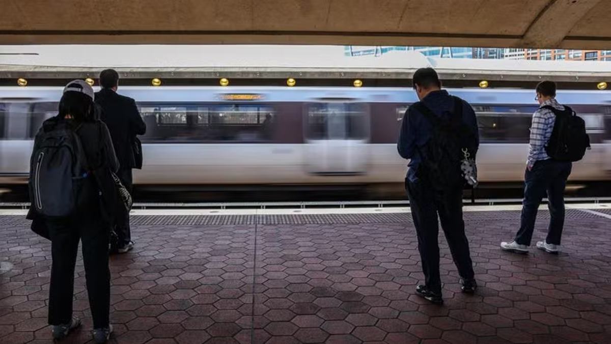 US hiring bounces back in March after February chill, 60,000 new jobs added