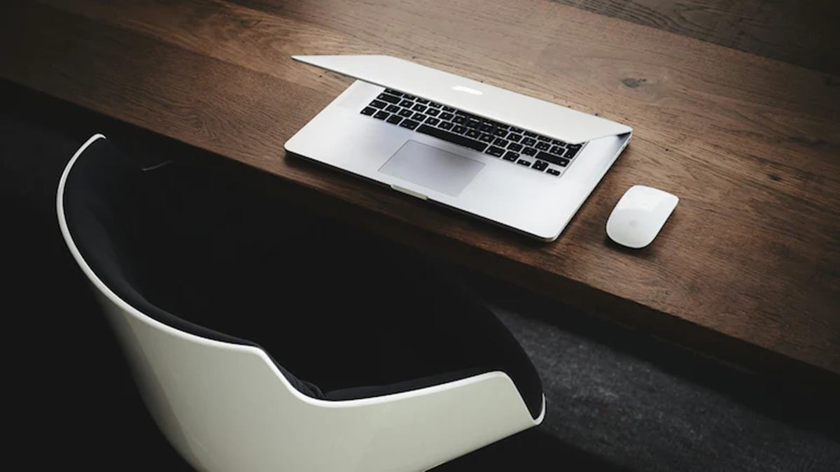 'Managers' Mysterious Meetings': Former HR Shares Seven Signs Before Company Starts Layoffs