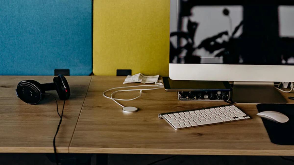 "Give Me 50% Equity": Gen Z Employee's Reply To Startup Founder Over 7 pm Log-Off Triggers Work Culture Debate