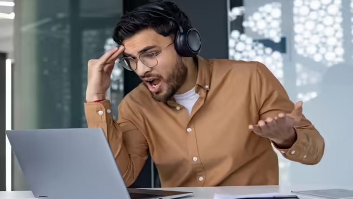 6 years of perfect attendance. He takes a day off and manager calls it a 'no show'. But employee's one question flipped the whole conversation