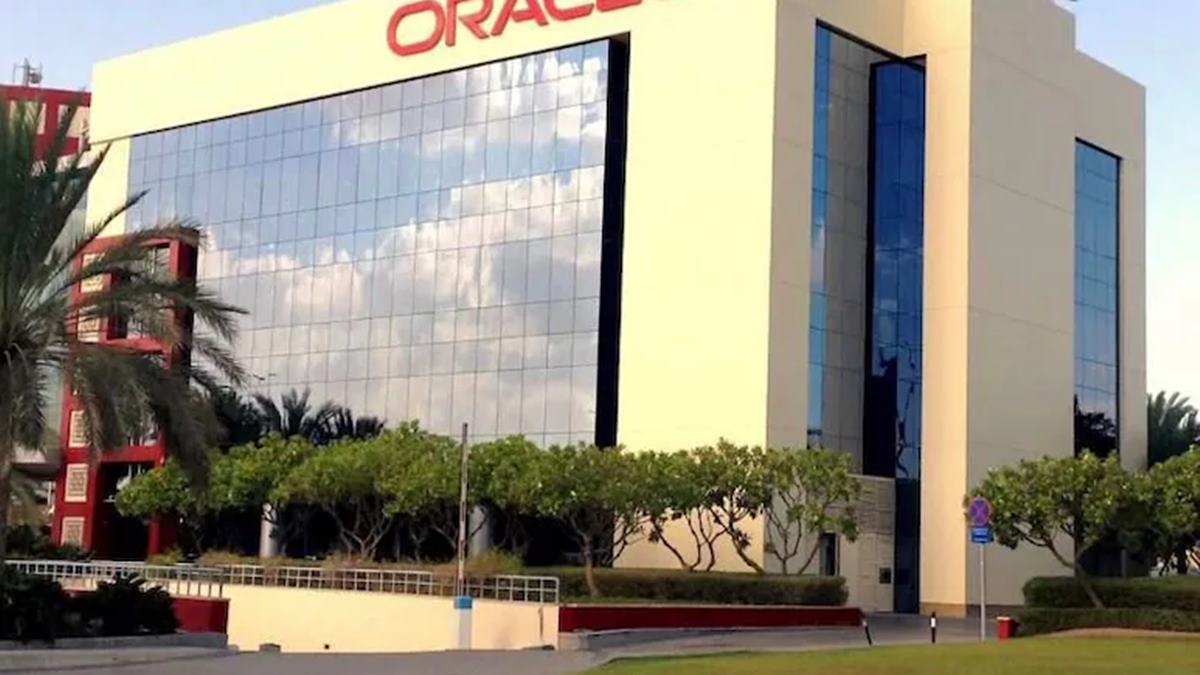 Oracle To Cut Over 20,000 Jobs: Is AI Hitting Senior Employees First?