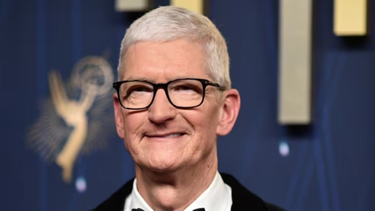 Read Tim Cook's full memo to Apple employees on stepping down as CEO