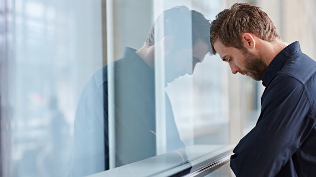 Employees remain unhappy despite choosing to stay at work, report warns