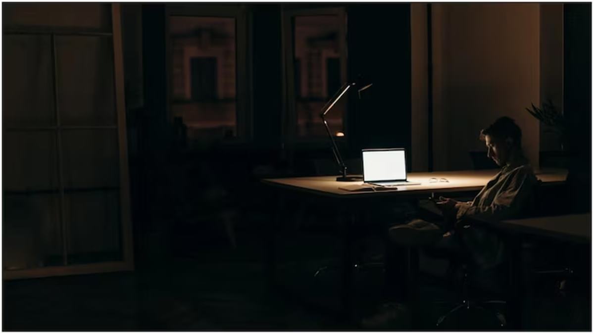 'Never fall in love with your work': Gen Z employee shares post after working till 1 am on notice period
