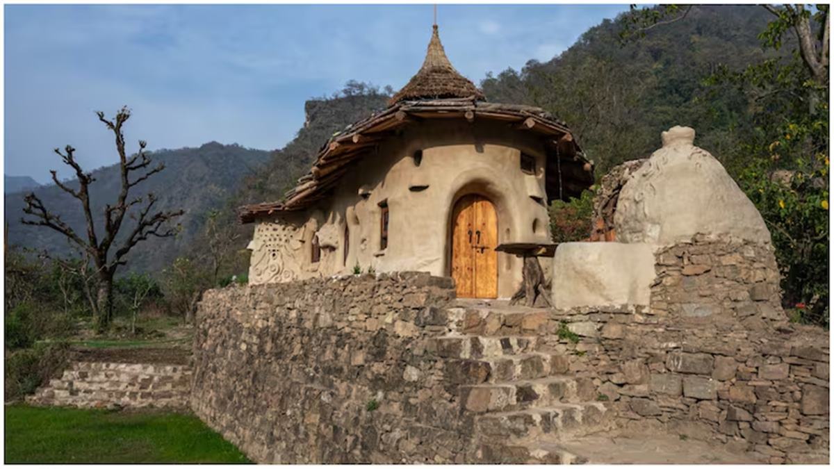 Delhi siblings quit corporate jobs to build mudhouse in Rishikesh by hand, list it on Airbnb for Rs 13k/night