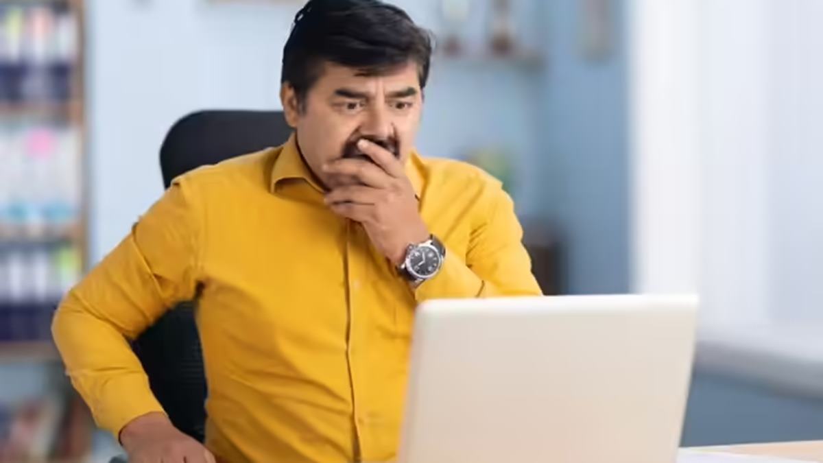 Back to office 5 days a week, and shared desks: Employee's 7 word reply silences manager