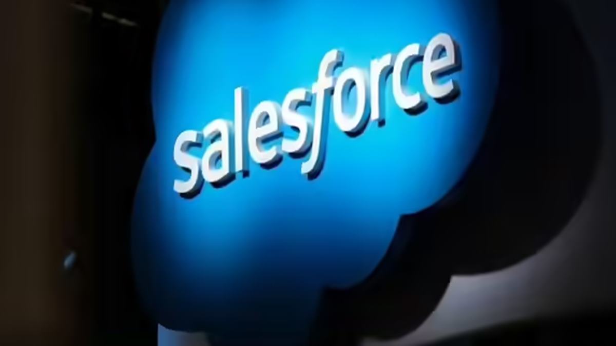 Salesforce CEO Marc Benioff says AI won’t wipe out entry-level jobs. He’s hiring 1,000 graduates to prove it