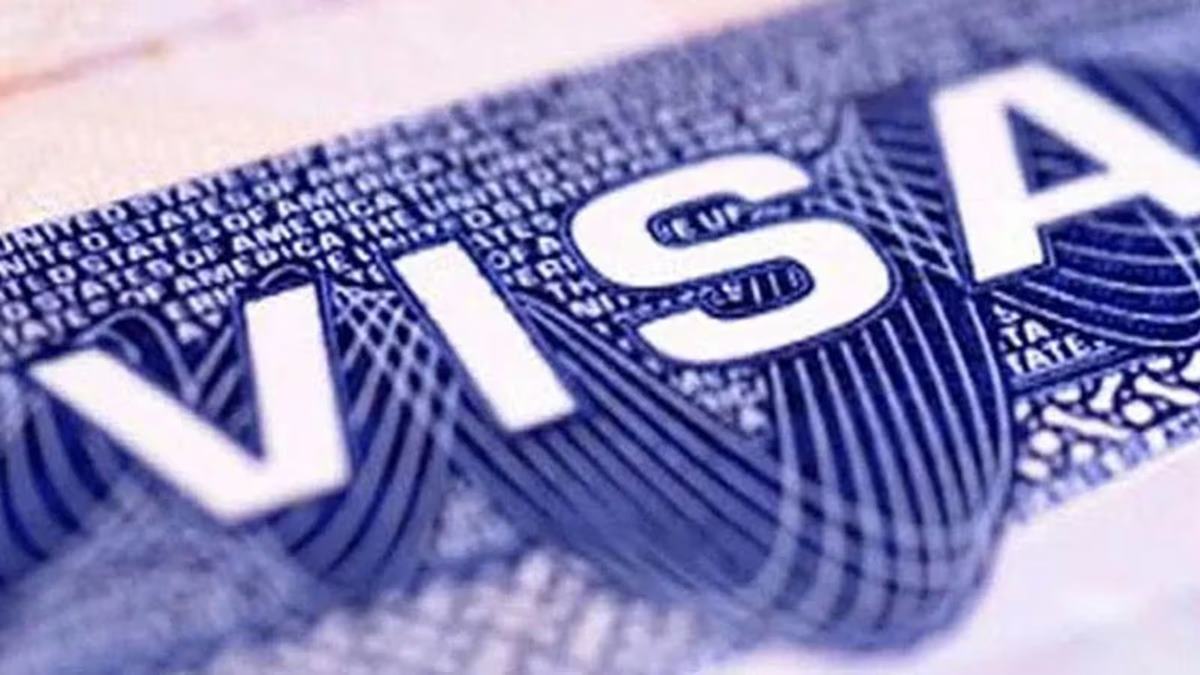 US clarifies green card rule for H-1B workers: Who can stay in America during application process