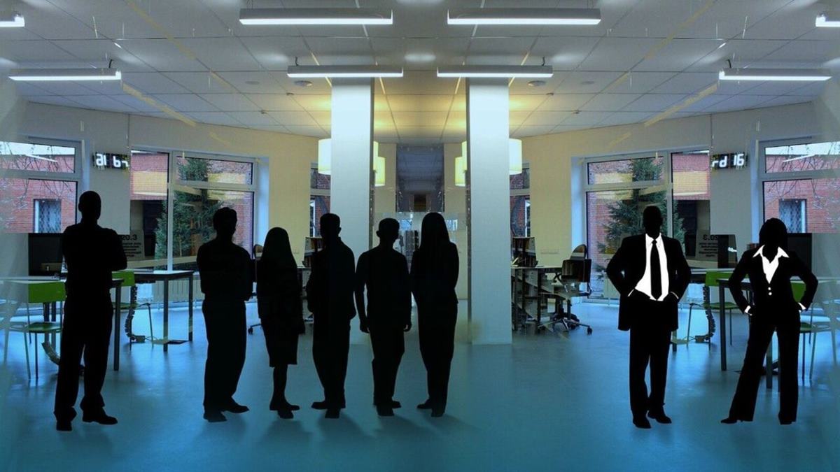 Young Employee’s Job Loyalty vs Higher Salary Dilemma Sparks Online Debate