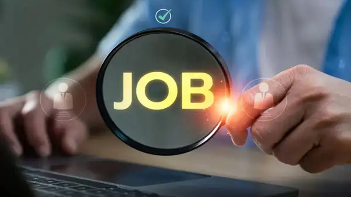 Career tips from a former recruiter: 8 things employers quietly notice on resumes that job seekers never hear about